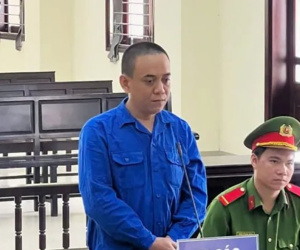 Ghen tuông, người đàn ông sát hại vợ giữa đường