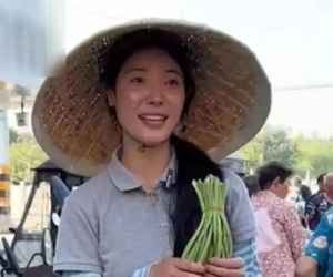 Người phụ nữ bán đậu phụ bỗng ‘nổi như cồn’, phía sau là chuyện cảm động