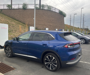 VinFast VF 8 sạc điện tại trụ Tesla: Đây là tham vọng của Elon Musk