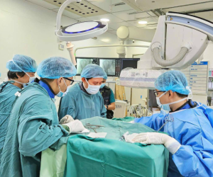 Nửa đêm, vợ nhanh trí giúp chồng sống sót từ dấu hiệu lạ