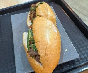 Một suất bánh mì tại sân bay Nội Bài giá 208.000 đồng: Bên trong có gì?