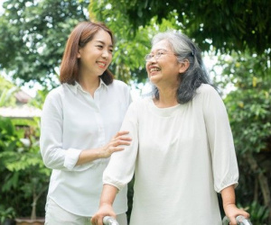Từ lo cho cha mẹ, tôi nhận ra: Chính mình cũng cần được chăm sóc đúng cách khi về già