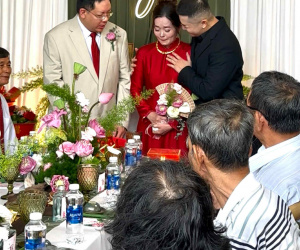 Con trai gả mẹ 53 tuổi đi lấy chồng, câu chuyện khiến ai cũng muốn khóc