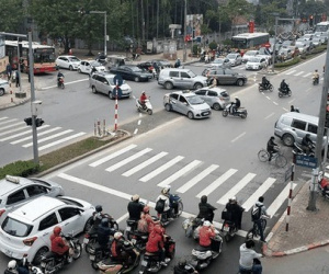 Chú ý: Từ nay, xe máy dừng đèn đỏ vẫn bị phạt đến 14 triệu đồng nếu vi phạm lỗi nhiều người hay chủ quan này