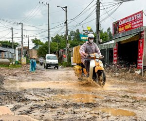 Tuyến đường thi công dang dở nhiều năm ở Đà Nẵng, dân khốn khổ vì bụi bặm, bùn lầy