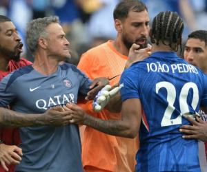 HLV Enrique hối hận sau khi tát tiền đạo Chelsea