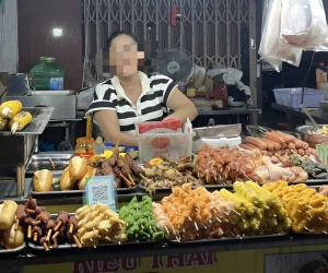 Hàng xiên que vỉa hè ở Đà Nẵng bị tố "chặt chém" khách nước ngoài