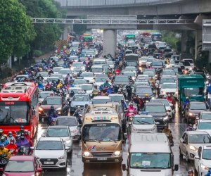 Hà Nội cần làm gì trước khi cấm xe máy chạy xăng trong Vành đai 1?
