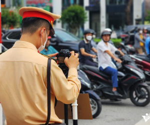 CSGT giảm hiện diện, "mắt thần" soi rõ đối tượng xa 500-700m: Người dân lợi gì?