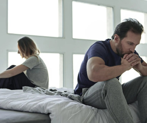 Chồng rút hết tiền trong tài khoản ngân hàng, bỏ nhà đi khi biết vợ bị bệnh