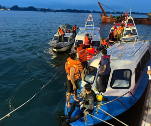 Tàu du lịch bị đắm trên vịnh Hạ Long do gặp phải siêu dông vùng nhiệt đới