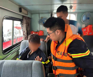 Sức khoẻ của bé trai 10 tuổi được cứu sống trong vụ lật tàu hiện ra sao?