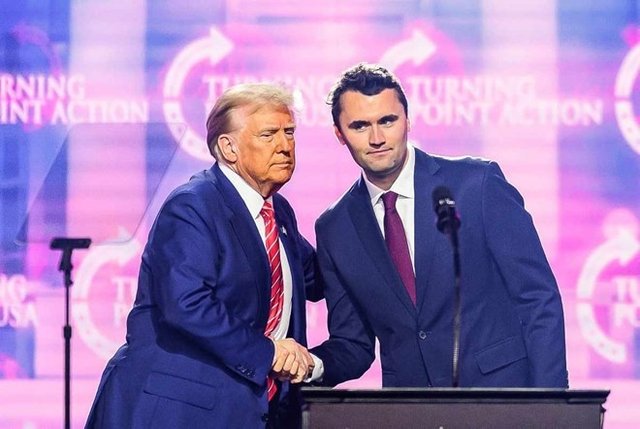 Đồng minh thân cận của ông Trump bị ám sát ngay giữa sân trường đại học