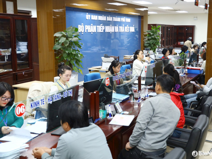 Tiền lương thấp của cán bộ, công chức: Bài toán chưa có lời giải