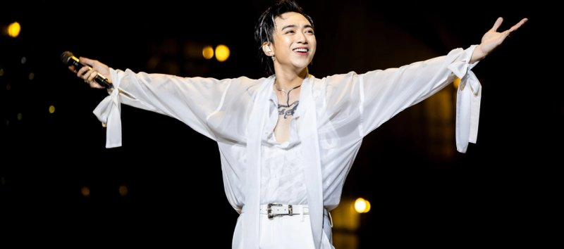 https://tss-img.docnhanh.vn/thumb_x800x354/202511/28/post-1021179/95355/28-1764297556-fan-soobin-dong-loat-dong-fansite-phan-doi-cong-ty-nang-do-tan-binh-trong-concert.webp